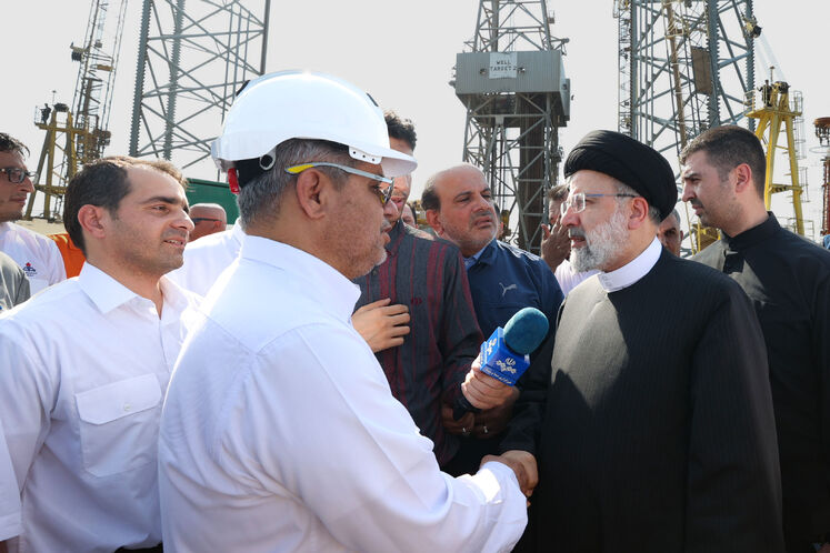 بازدید سید ابراهیم رئیسی، رئیس جمهور از سکوی فاز ۱۱ میدان گازی پارس جنوبی