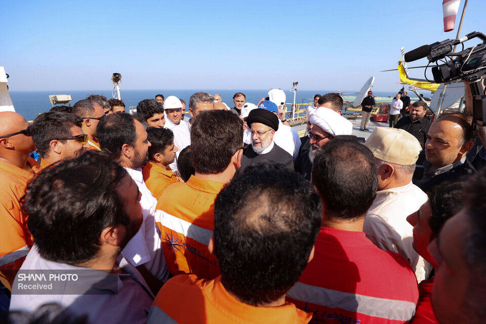 Raeisi visits SP Phase 11 platform in Persian Gulf ahead of gas project inauguration