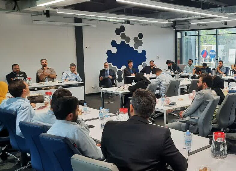 نشست فصلی شرکتهای عضو پارک نفت برگزار شد نشست فصلی شرکتهای عضو پارک نفت برگزار شد