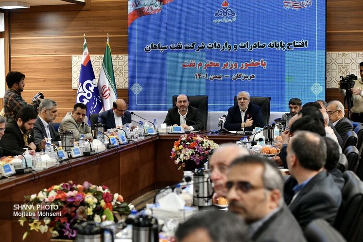 آیین بهرهبرداری از طرحهای ملی صنعت نفت در هرمزگان