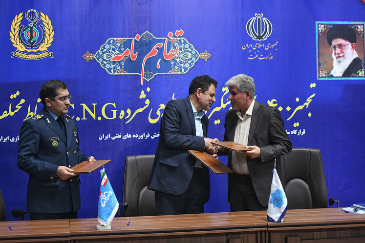 آیین امضای تفاهمنامه تجهیز ۴۰۰ جایگاه سیانجی