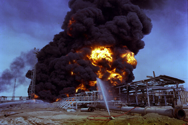 تخریب تأسیسات صنعت نفت در ۸ سال دفاع مقدس