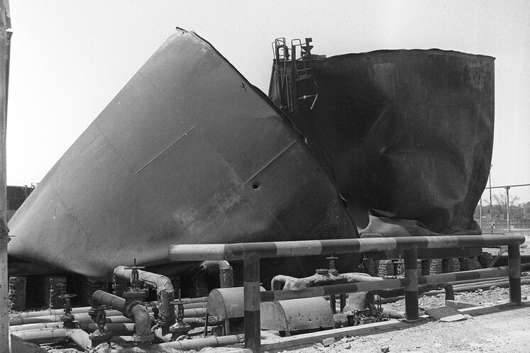 تخریب تأسیسات صنعت نفت در ۸ سال دفاع مقدس