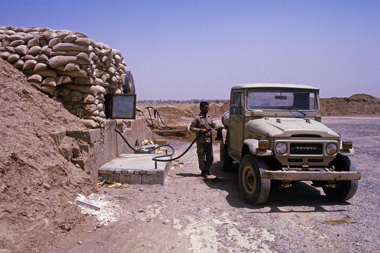 سوخترسانی به مناطق جنگی در ۸ سال دفاع مقدس