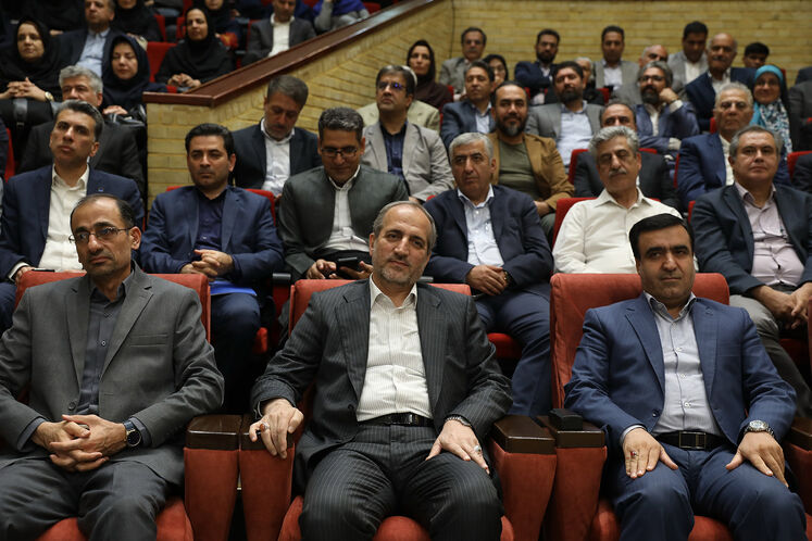  علی سلاجقه، رئیس سازمان حفاظت محیط زیست و مجید چگنی، مدیرعامل شرکت ملی گاز ایران