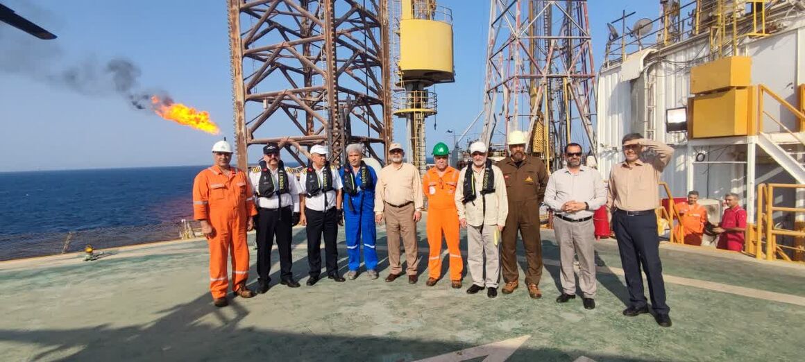 بازدید وزیر کشور از تأسیسات نفت فلات قاره در میدان مشترک فروزان بازدید وزیر کشور از تأسیسات نفت فلات قاره در میدان مشترک فروزان