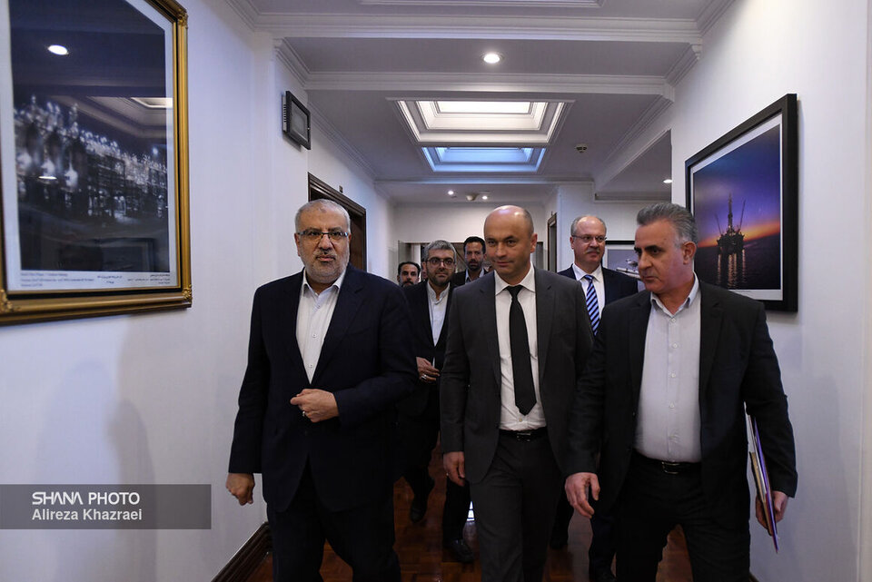 مسیر جدیدی برای توسعه روابط اقتصادی در حوزه نفت، گاز و پتروشیمی مسیر جدیدی برای توسعه روابط اقتصادی در حوزه نفت، گاز و پتروشیمی