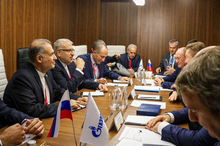 دیدار جواد اوجی، وزیر نفت با  الکسی میلر، رئیس شرکت گازپروم روسیه