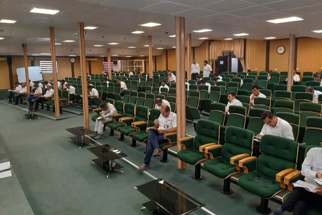 آزمون گواهینامه صلاحیت حرفهای اعضای کمیسیون مناقصات در عسلویه برگزار شد آزمون گواهینامه صلاحیت حرفهای اعضای کمیسیون مناقصات در عسلویه برگزار شد