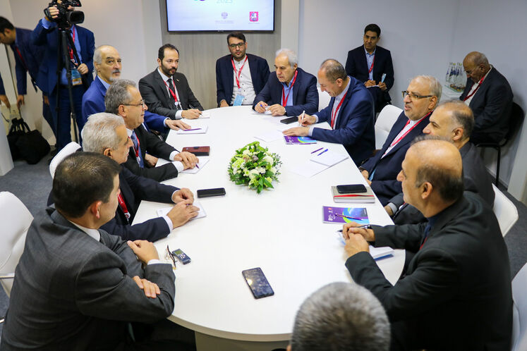 دیدار جواد اوجی، وزیر نفت با فراس قدور، وزیر نفت سوریه