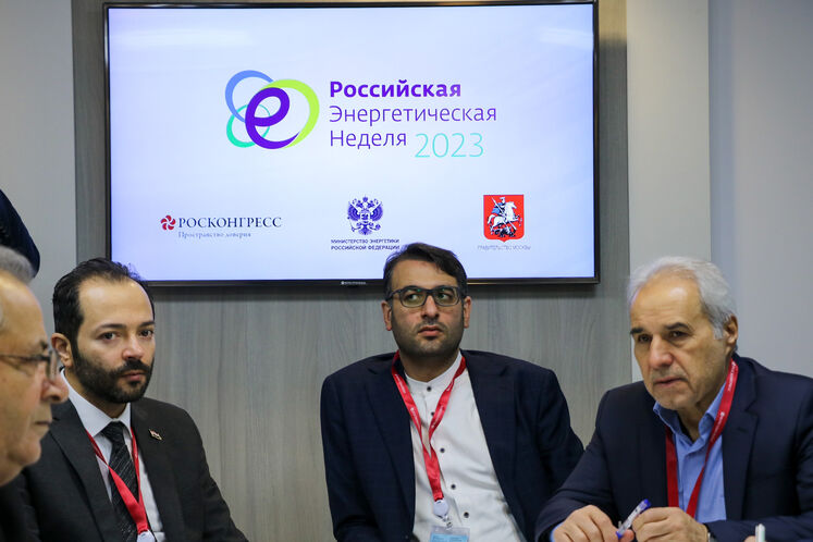 دیدار جواد اوجی، وزیر نفت با فراس قدور، وزیر نفت سوریه