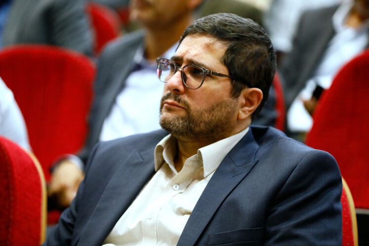  بابک دارابی، مشاور اجتماعی وزیر نفت و مدیر نظارت بر عمران مناطق نفتخیز شرکت ملی نفت ایران