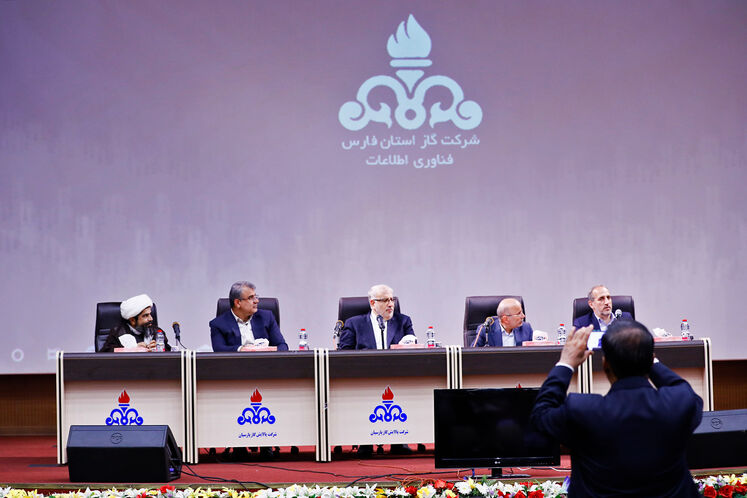 بهرهبرداری و آغاز عملیات بیش از ۹۰۰ طرح گازرسانی استان فارس