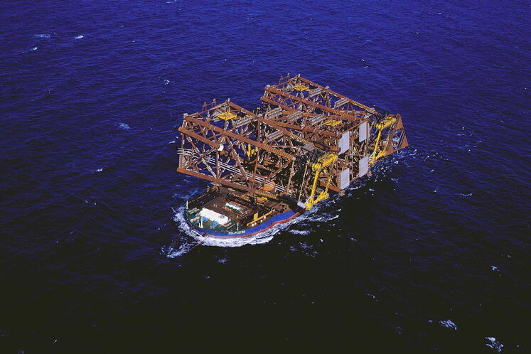 گستره بخش ایرانی آن به مساحت ۳۷۰۰ کیلومترمربع و ذخیره آن ۱۴ تریلیون مترمکعب گاز و ۱۷ میلیارد بشکه میعانات گازی معادل ۸ درصد ذخایر گاز جهان و ۵۰ درصد ذخایر گاز کشور است. (مراحل ساخت سکوی بهرهبرداری فازهای ۲ و ۳ در دهه ۸۰)