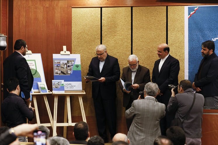 آیین امضای تفاهمنامه اجرای پویش اهدای بستههای آموزشی به دانشآموزان محروم