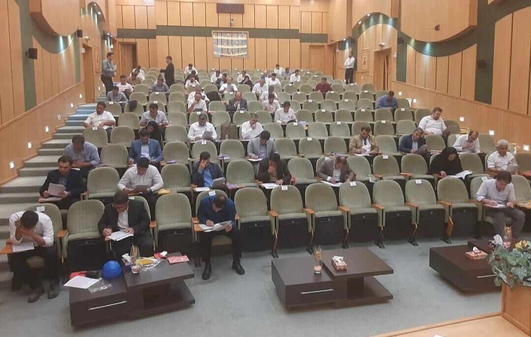 آزمون گواهینامه صلاحیت حرفهای اعضای کمیسیونهای مناقصات در استان ایلام برگزار شد آزمون گواهینامه صلاحیت حرفهای اعضای کمیسیونهای مناقصات در استان ایلام برگزار شد