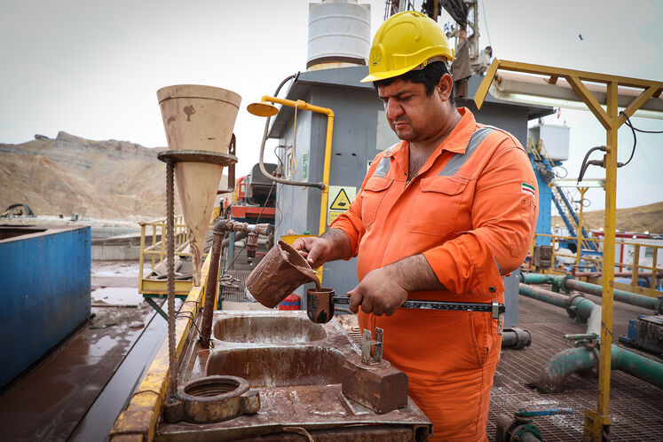 طرح توسعه میدان نفتی گلخاری بندر گناوه - بوشهر