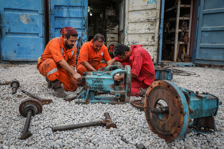 طرح توسعه میدان نفتی گلخاری بندر گناوه - بوشهر