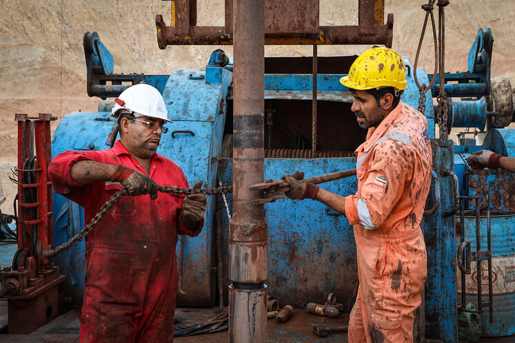 طرح توسعه میدان نفتی گلخاری بندر گناوه - بوشهر