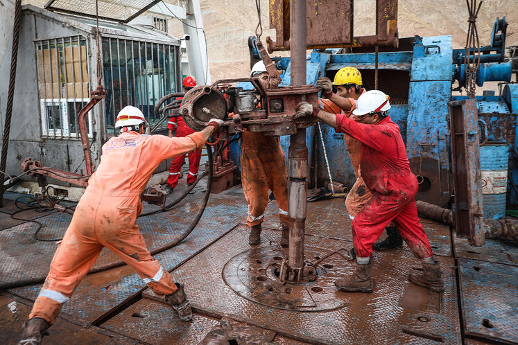 طرح توسعه میدان نفتی گلخاری بندر گناوه - بوشهر