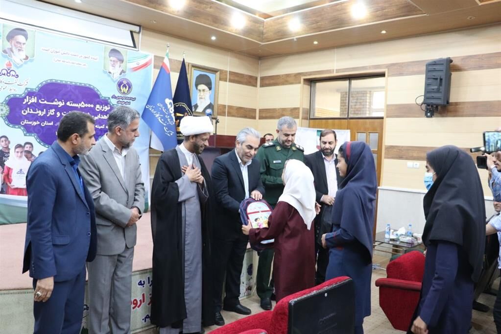 توزیع ۵ هزار بسته نوشت‌افزار اهدایی شرکت نفت و گاز اروندان به کمیته امداد خوزستان