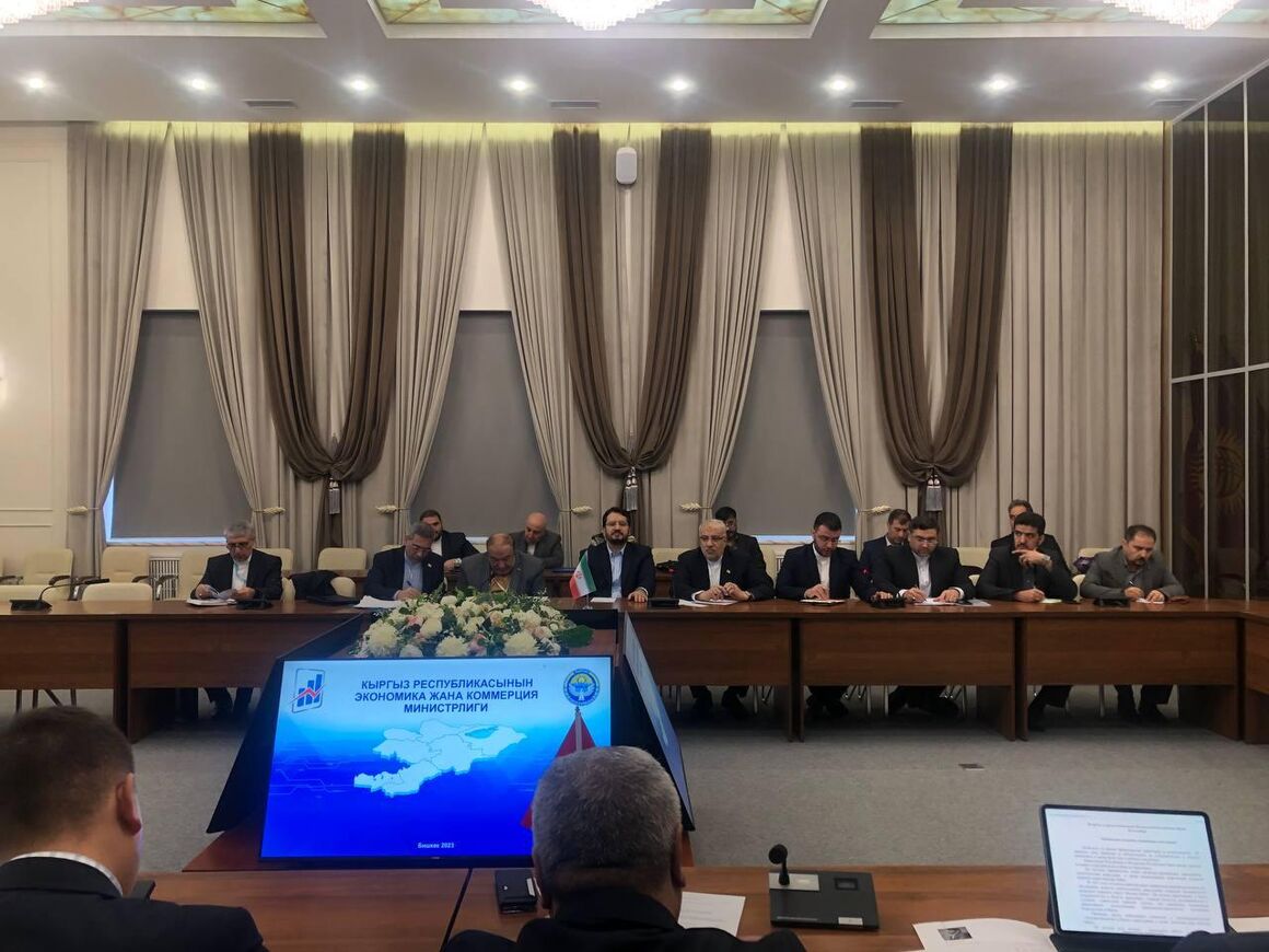 قرقیزستان خواهان دریافت فرآوردههای نفتی و مدرنسازی پالایشگاه خود از سوی ایران شد قرقیزستان خواهان دریافت فرآوردههای نفتی و مدرنسازی پالایشگاه خود از سوی ایران شد