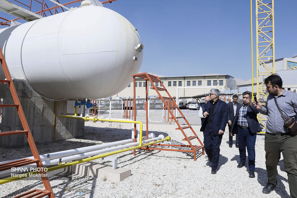 بازی برد - برد صاحبان صنایع و وزارت نفت در اصفهان بازی برد - برد صاحبان صنایع و وزارت نفت در اصفهان