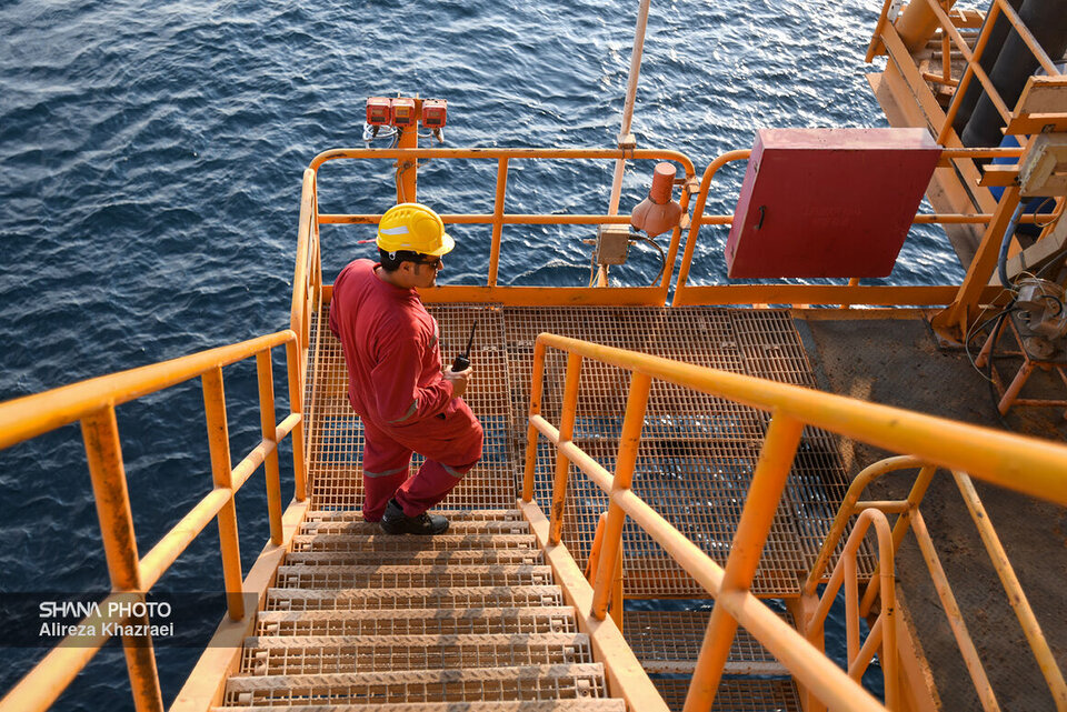 صنعت نفت در سالی که گذشت؛ از جهش تولید و صادرات تا فتوحات جدید نفتی صنعت نفت در سالی که گذشت؛ از جهش تولید و صادرات تا فتوحات جدید نفتی