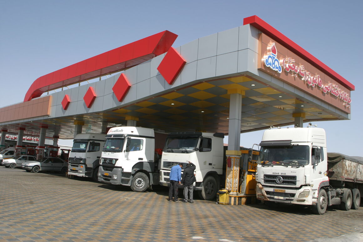 بارنامههای صوری عامل اصلی ازدحام جایگاههای سوخت منطقه زاهدان است بارنامههای صوری عامل اصلی ازدحام جایگاههای سوخت منطقه زاهدان است