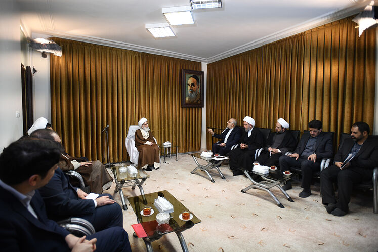 دیدار جواد اوجی، وزیر نفت، با آیت‌الله نوری همدانی