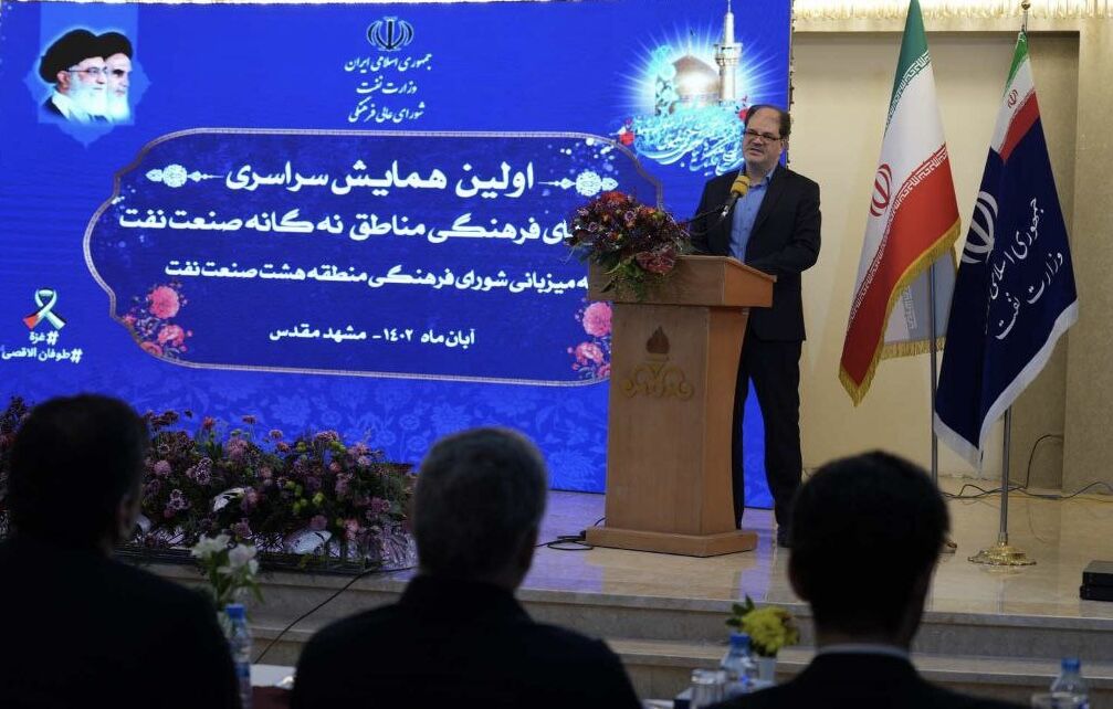 ویژگی مدیران وزرات نفت حضور میدانی در فعالیتهای فرهنگی و عملیاتی است  ویژگی مدیران وزرات نفت حضور میدانی در فعالیتهای فرهنگی و عملیاتی است