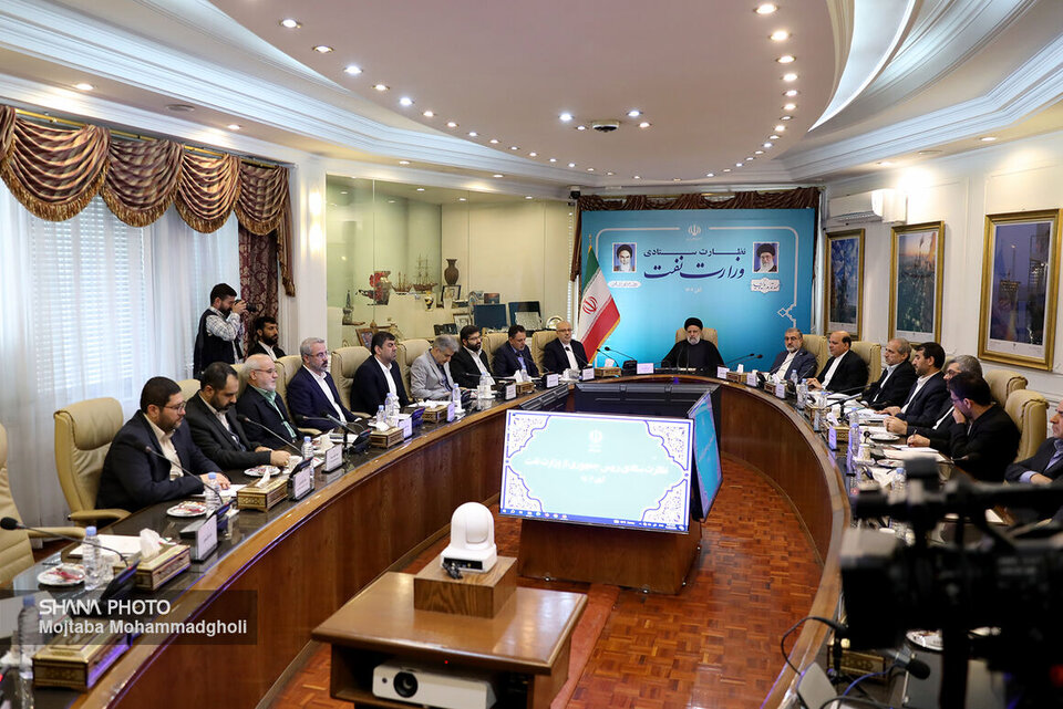 حضور رئیسی در ساختمان مرکزی وزارت نفت حضور رئیسی در ساختمان مرکزی وزارت نفت