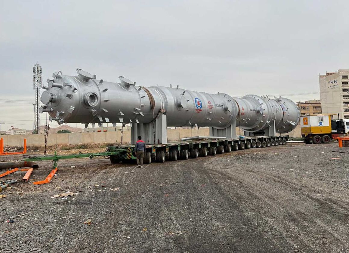 حمل تجهیز سنگین ۲۰۳ تنی طرح انجیال خارک از اهواز به مقصد جزیره خارک آغاز شد حمل تجهیز سنگین ۲۰۳ تنی طرح انجیال خارک از اهواز به مقصد جزیره خارک آغاز شد