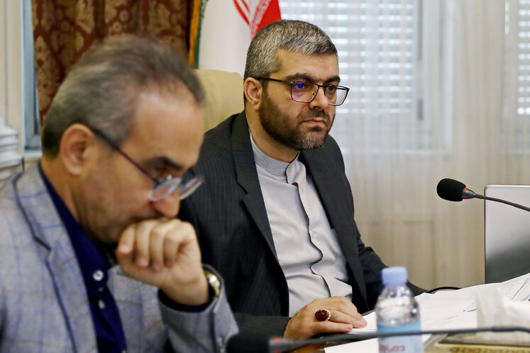 از راست: احمد اسدزاده، معاون امور بین‌الملل و بازرگانی وزیر نفت
