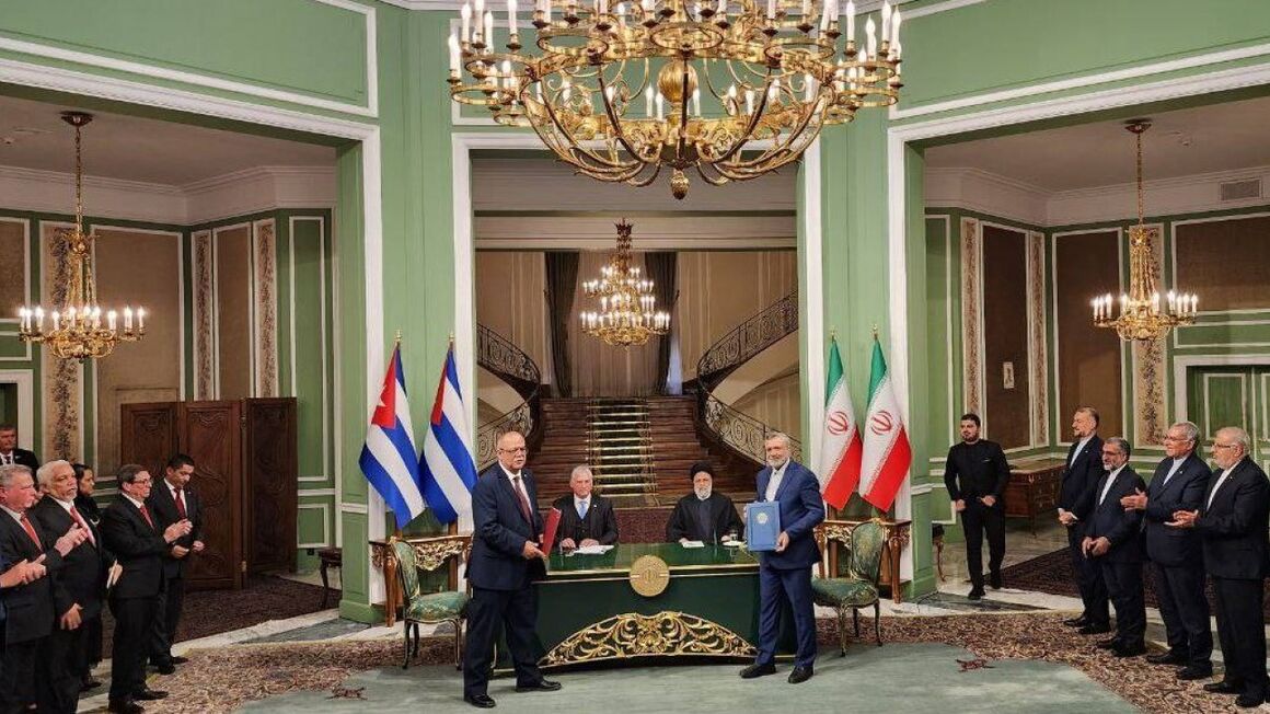 ایران و کوبا در بخش‌های مختلف از جمله انرژی یادداشت‌ تفاهم و اسناد همکاری امضاء کردند