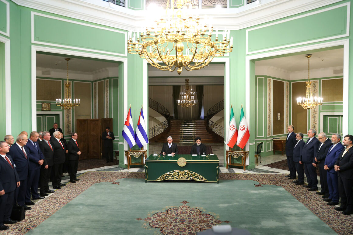 ایران و کوبا در بخش‌های مختلف از جمله انرژی یادداشت‌ تفاهم و اسناد همکاری امضا کردند