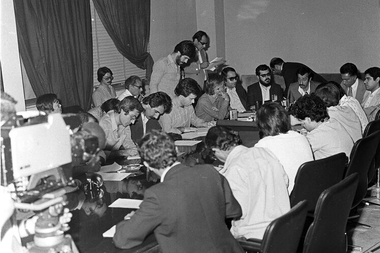 پس از فارغالتحصیل شدن از دانشگاه و طی دوره آموزش نظام وظیفه، در پالایشگاه نفت تهران مشغول به کار شد.