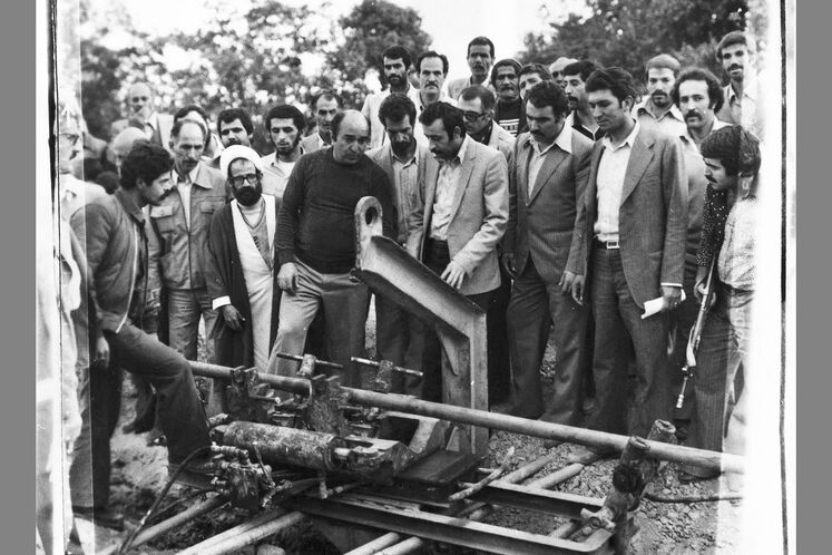 به دلیل مشکلات فراوان در جنوب و به ویژه در آبادان، به عنوان نماینده وزیر نفت در مناطق جنوب به آبادان اعزام شد.