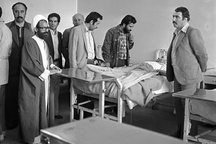 در این دوران شرکت در فعالیتهای سیاسی منجر به دستگیری او به وسیله ساواک شد.