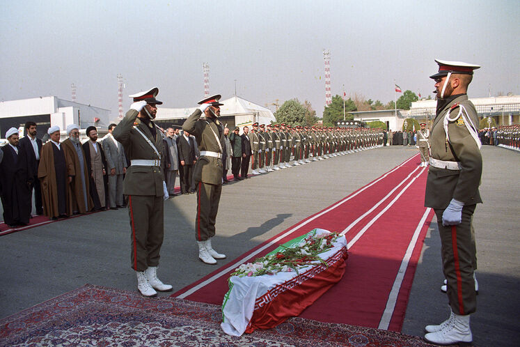 اقدامات او در ارتباط با ایجاد آرامش در مراکز صنعتی جنوب، مدیریت فعالیتهای صنعتی، و راهاندازی پروژههای نفتی باعث شد محمدعلی رجایی، نخست وزیر وقت، ۱۰ مهر ۱۳۵۹ او را به عنوان وزیر نفت به مجلس معرفی کند.