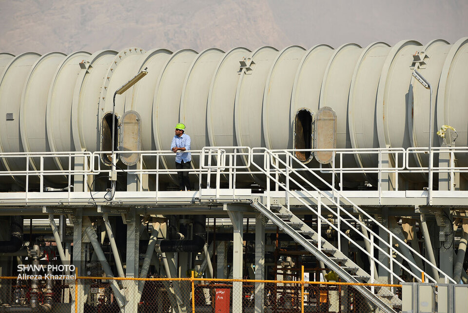 از شکوفههای زعفران تا برجهای فولادی از شکوفههای زعفران تا برجهای فولادی