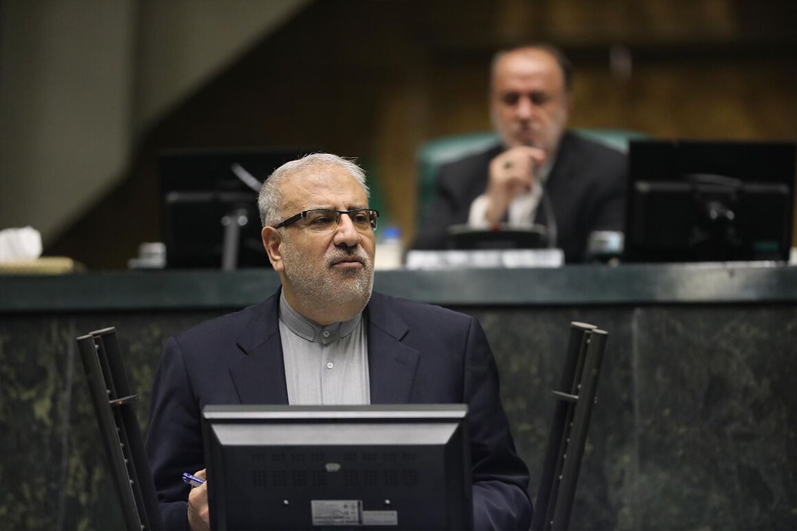 گزارش اوجی از حجم فروش نفت در ۸ ماه امسال در کمیسیون تلفیق لایحه بودجه ۱۴۰۳ گزارش اوجی از حجم فروش نفت در ۸ ماه امسال در کمیسیون تلفیق لایحه بودجه ۱۴۰۳