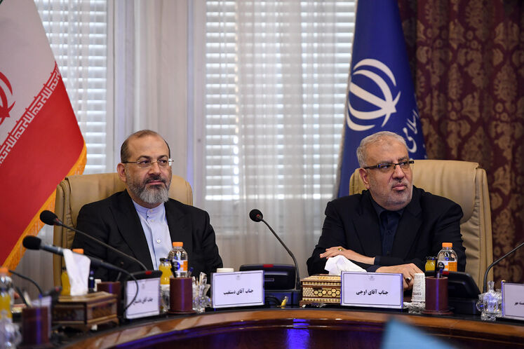 جواد اوجی، وزیر نفت و  احمدرضا دستغیب، رئیس کل دیوان محاسبات کشور