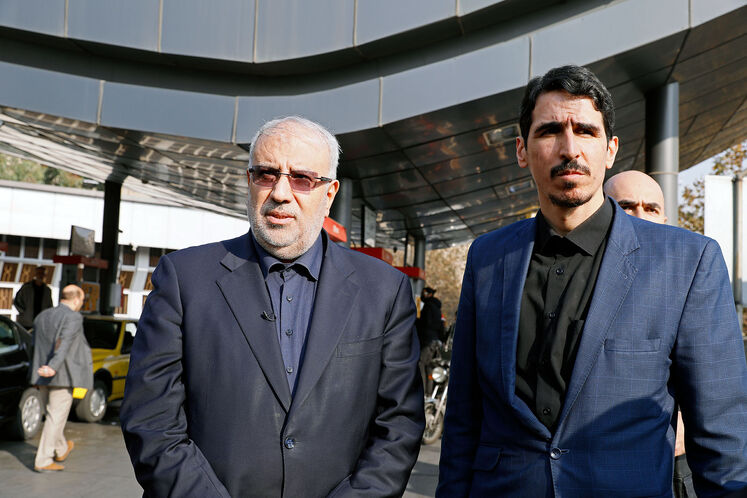 مالک شریعتی، نماینده مردم تهران در مجلس شورای اسلامی و جواد اوجی، وزیر نفت از جایگاه‌های عرضه سوخت
