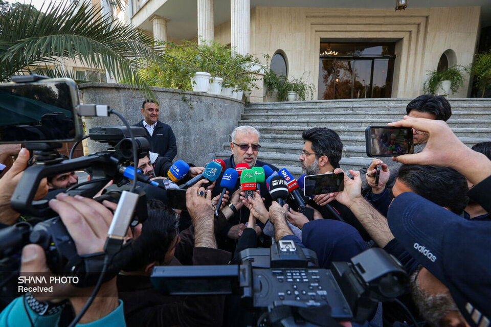 Raeisi praises Oil Ministry for quick fix to disrupted smart fuel system Raeisi praises Oil Ministry for quick fix to disrupted smart fuel system