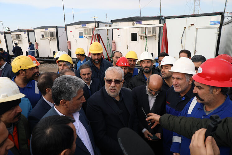 بازدید جواد اوجی، وزیر نفت از دكل حفاری اكتشافی در ميدان گازی زيار شهرستان گُميشان استان گلستان