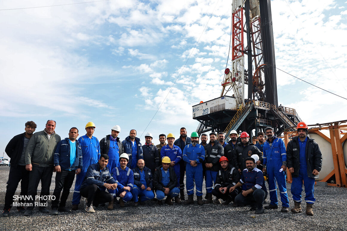 بازدید وزیر نفت از دکل حفاری اکتشافی در میدان گازی «زیار»