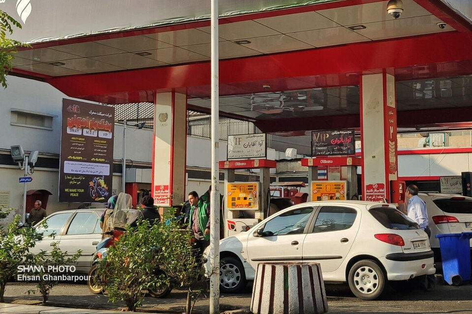 مصرف بنزین اوج گرفت؛ بیش از ۱۴۴ میلیون لیتر در یک روز مصرف بنزین اوج گرفت؛ بیش از ۱۴۴ میلیون لیتر در یک روز