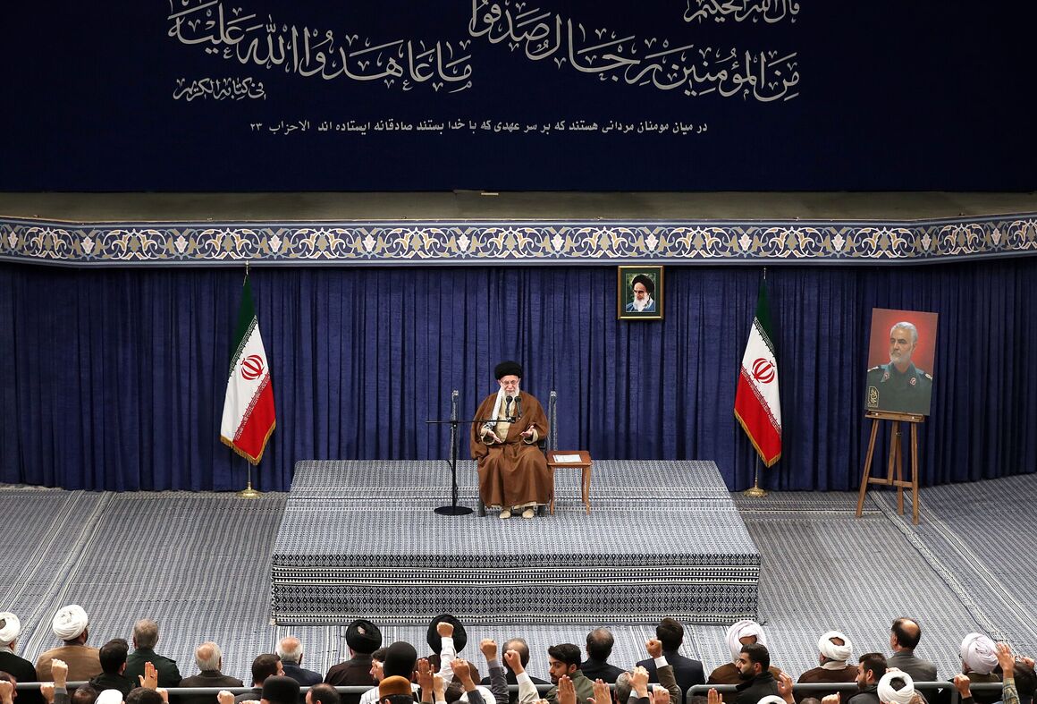 جلوگیری از رسیدن کالا، نفت و سوخت به رژیم صهیونیستی وظیفه دولتهای اسلامی است جلوگیری از رسیدن کالا، نفت و سوخت به رژیم صهیونیستی وظیفه دولتهای اسلامی است