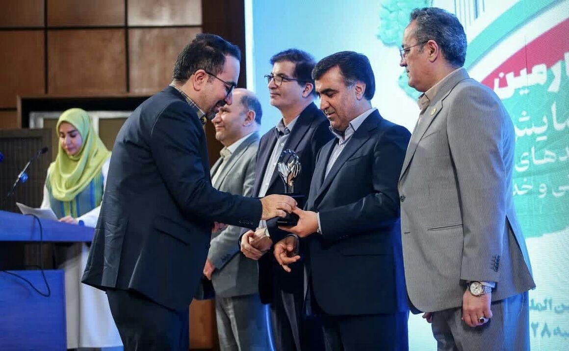 شرکت گاز ایلام بهعنوان واحد خدماتی سبز کشور معرفی شد شرکت گاز ایلام بهعنوان واحد خدماتی سبز کشور معرفی شد